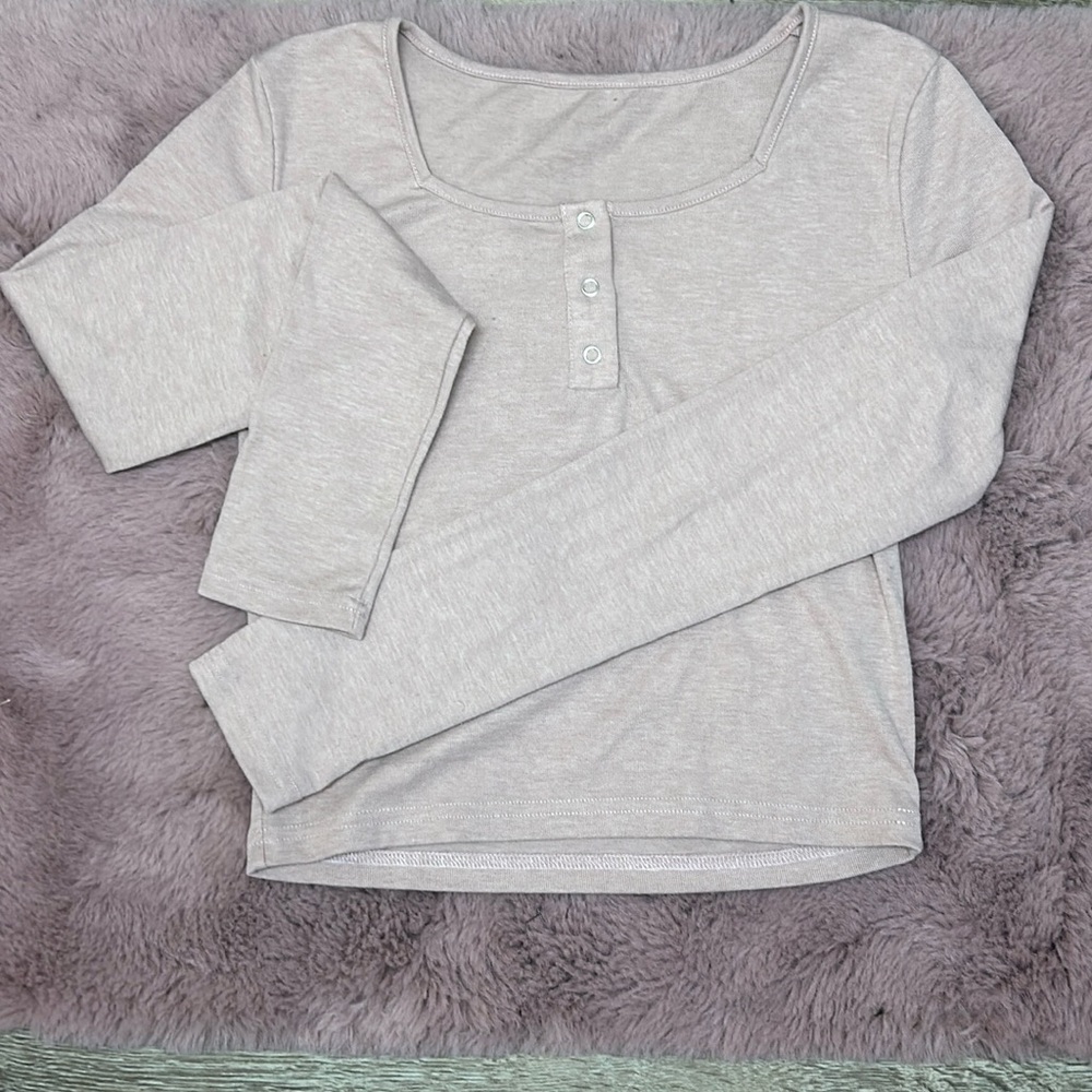 Long sleeve crop top shirt that buttons up
